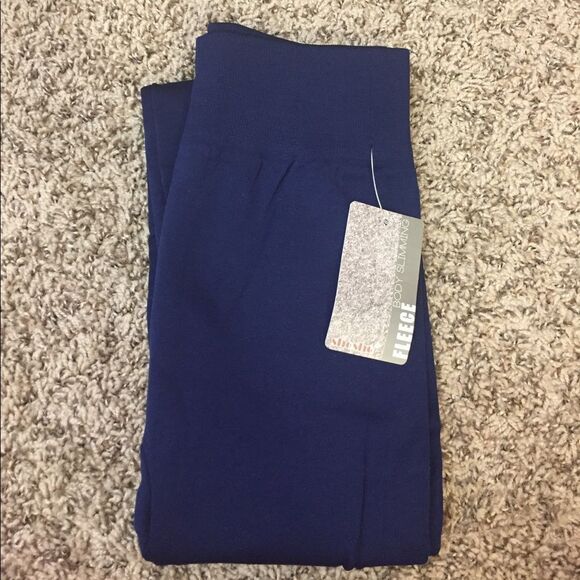 Pants - NWT Navy Slimming Fleece Lined Leggings